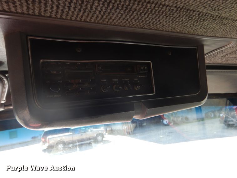 image for item GA9075 1993 Ford L9000  dump truck