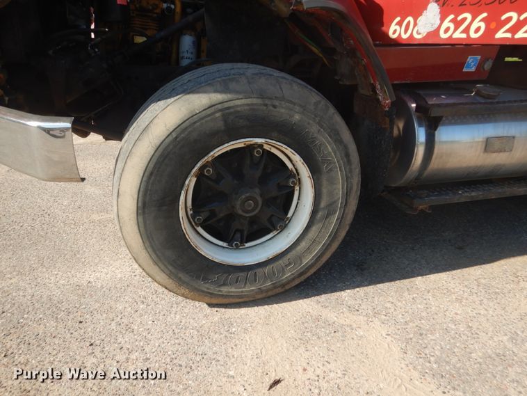 image for item GA9075 1993 Ford L9000  dump truck