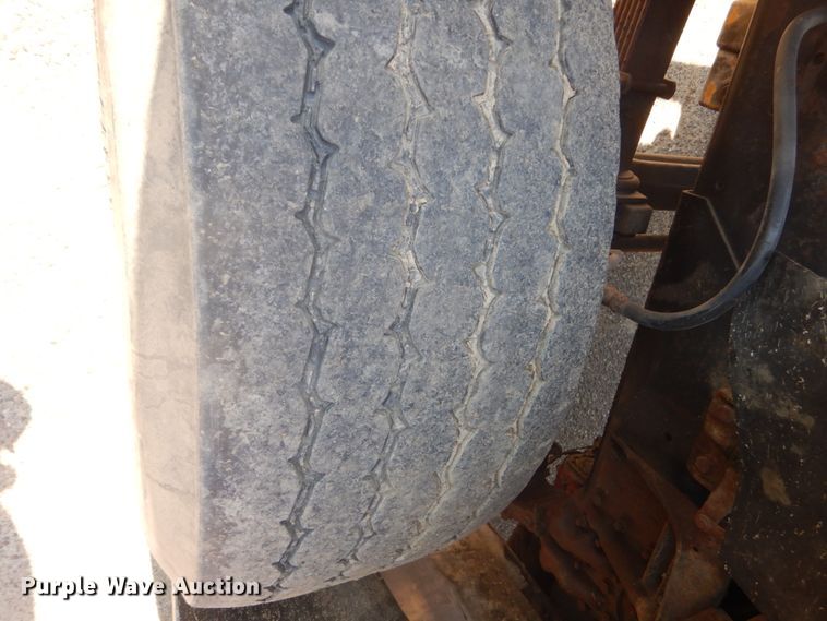 image for item GA9075 1993 Ford L9000  dump truck