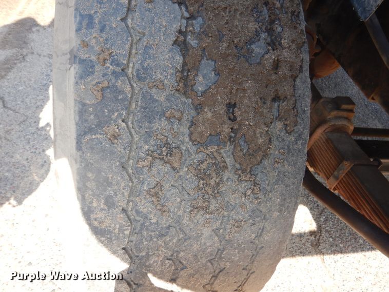 image for item GA9075 1993 Ford L9000  dump truck