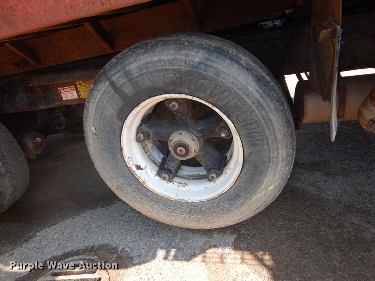 image for item GA9075 1993 Ford L9000  dump truck