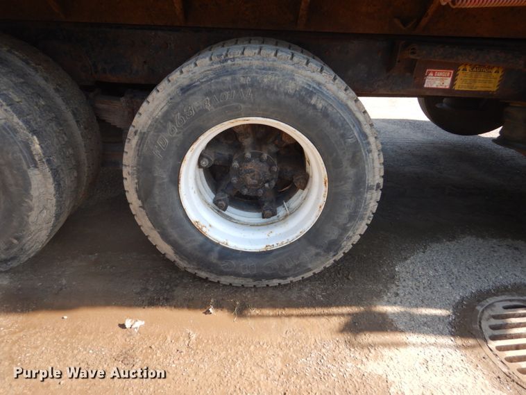 image for item GA9075 1993 Ford L9000  dump truck