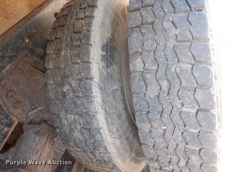 image for item GA9075 1993 Ford L9000  dump truck