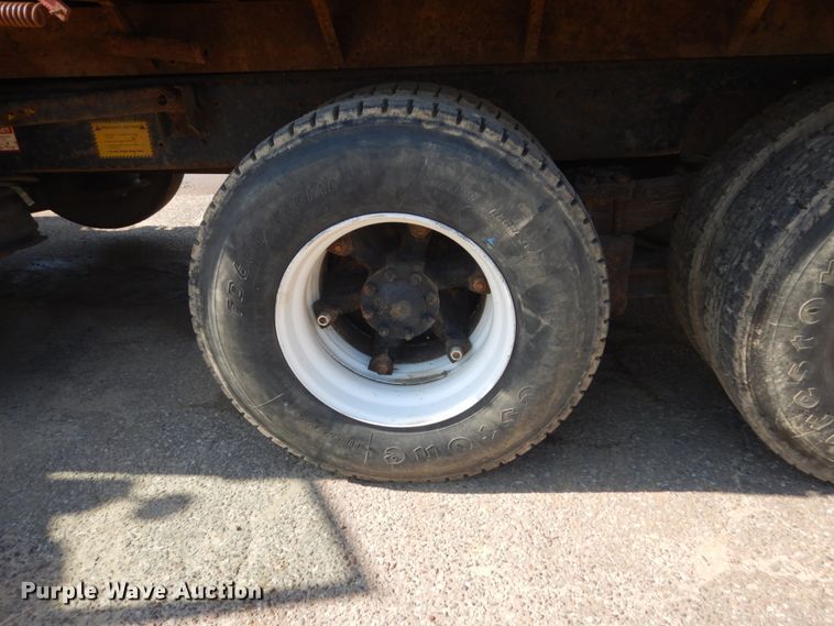 image for item GA9075 1993 Ford L9000  dump truck