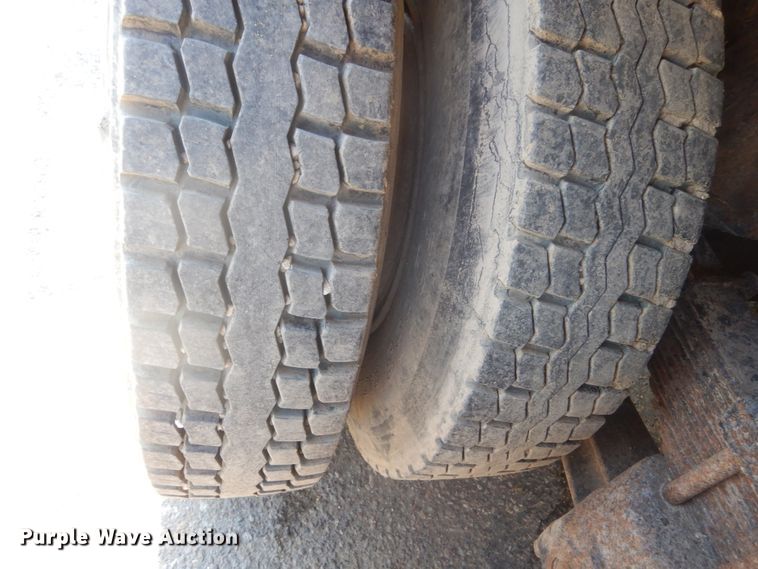 image for item GA9075 1993 Ford L9000  dump truck