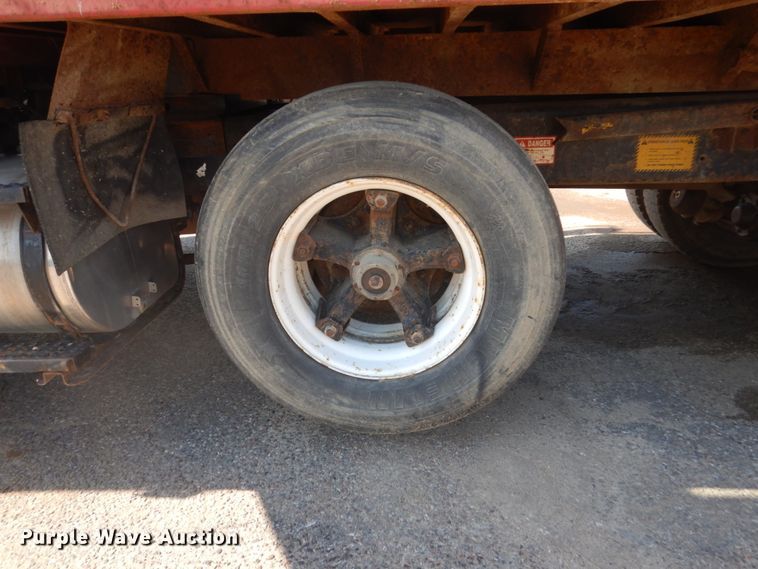 image for item GA9075 1993 Ford L9000  dump truck