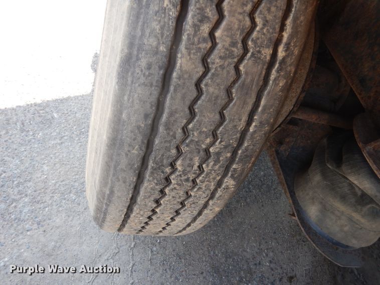 image for item GA9075 1993 Ford L9000  dump truck