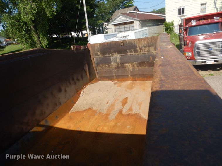 image for item GA9076 1995 Kenworth T800  dump truck