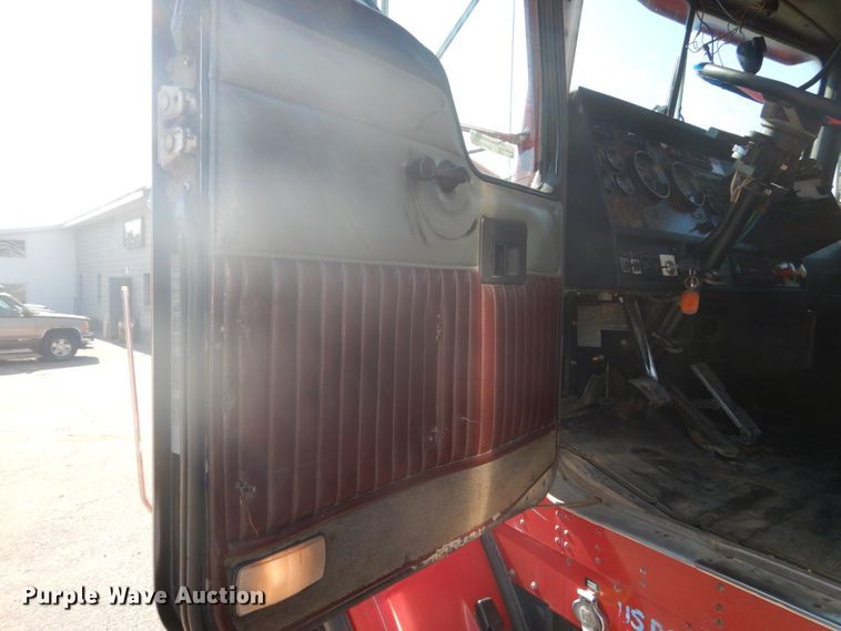 image for item GA9076 1995 Kenworth T800  dump truck