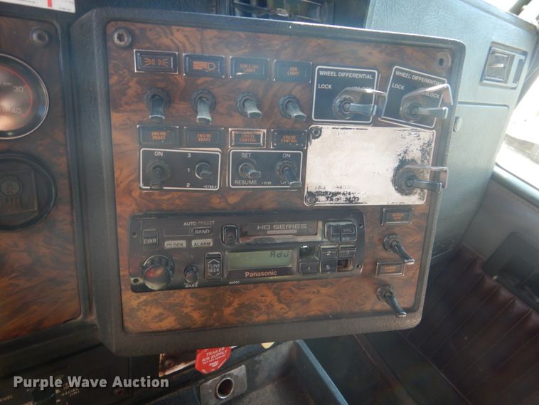 image for item GA9076 1995 Kenworth T800  dump truck