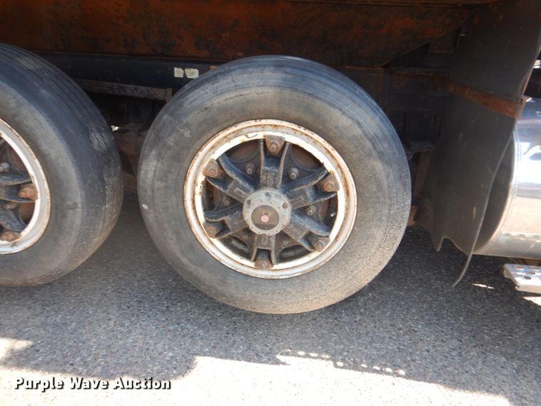 image for item GA9076 1995 Kenworth T800  dump truck