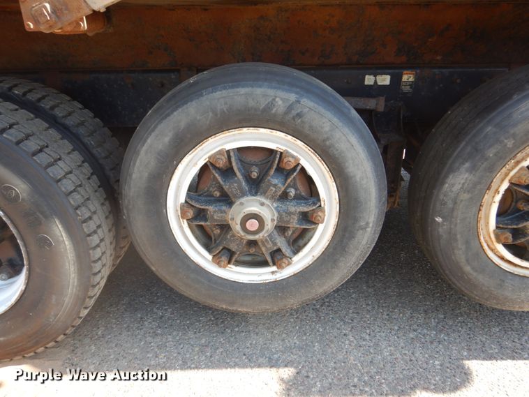 image for item GA9076 1995 Kenworth T800  dump truck