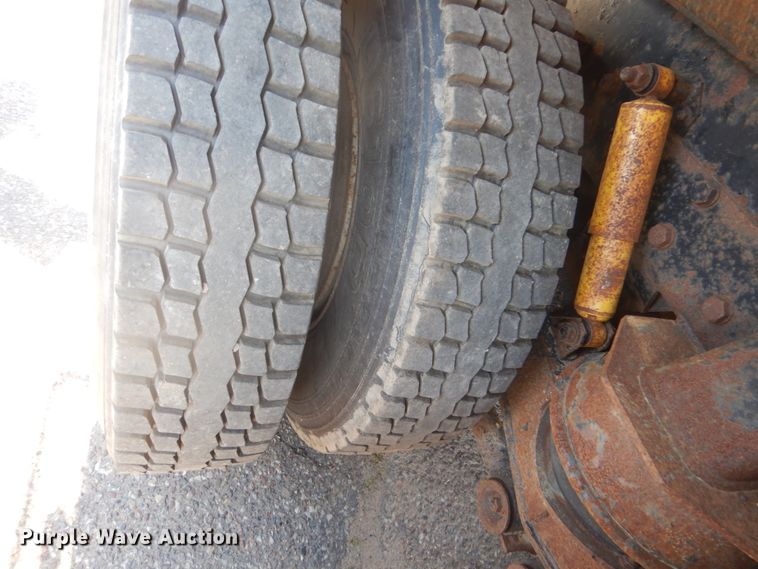 image for item GA9076 1995 Kenworth T800  dump truck