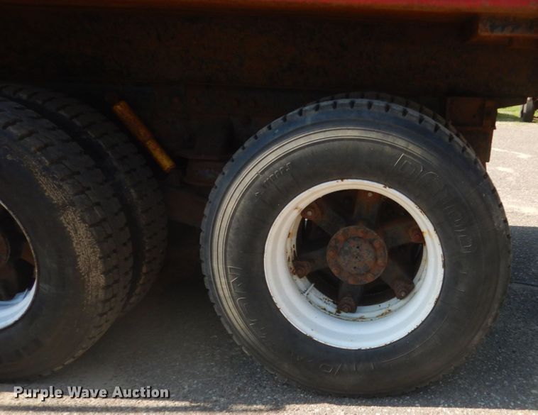 image for item GA9076 1995 Kenworth T800  dump truck