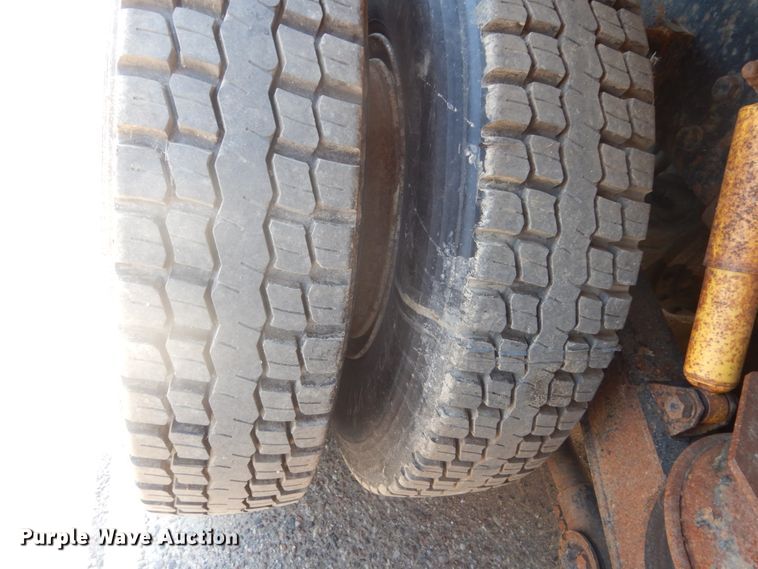 image for item GA9076 1995 Kenworth T800  dump truck