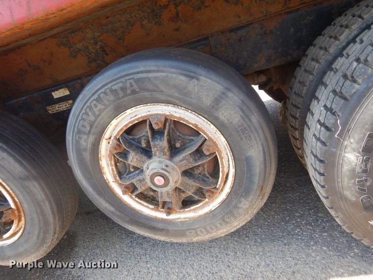 image for item GA9076 1995 Kenworth T800  dump truck