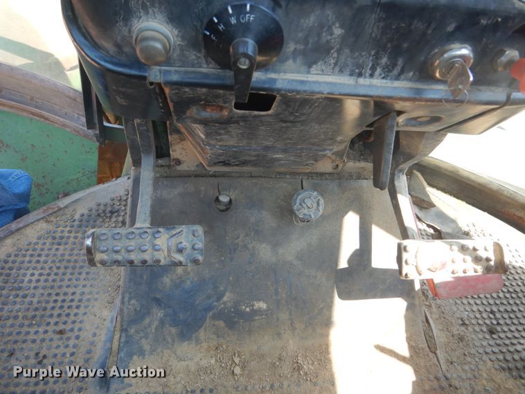 image for item GA9084 1977 John Deere 8430  4WD tractor