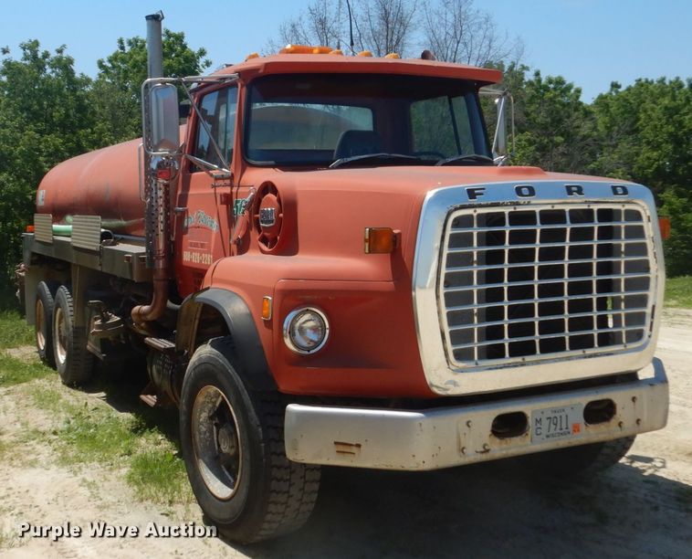 image for item GA9086 1981 Ford 8000  tank truck