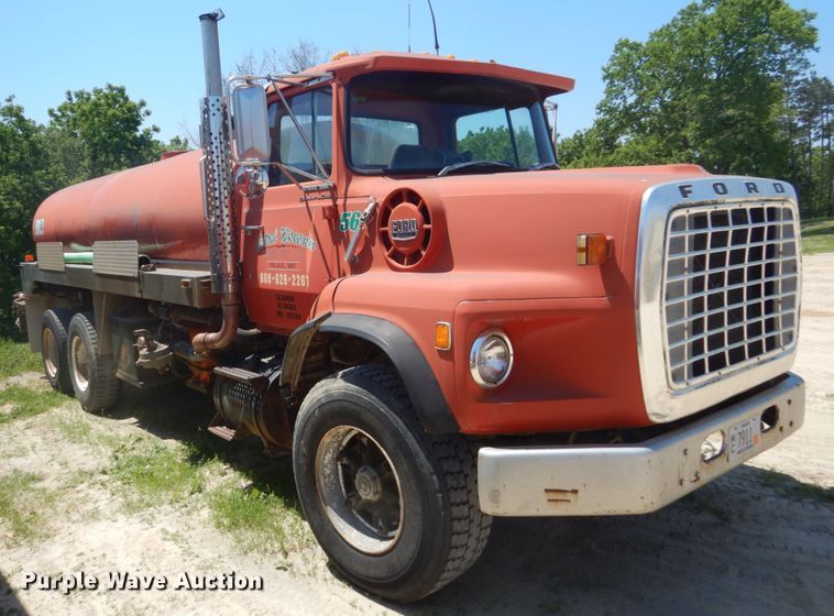 image for item GA9086 1981 Ford 8000  tank truck