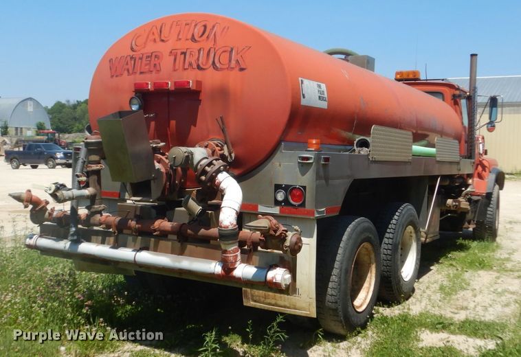 image for item GA9086 1981 Ford 8000  tank truck