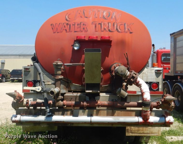 image for item GA9086 1981 Ford 8000  tank truck