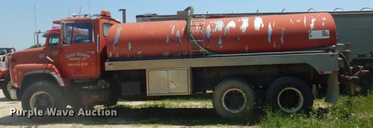 image for item GA9086 1981 Ford 8000  tank truck