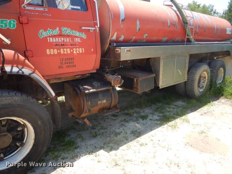 image for item GA9086 1981 Ford 8000  tank truck