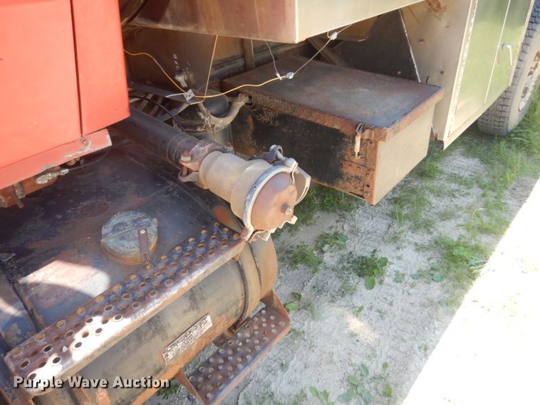 image for item GA9086 1981 Ford 8000  tank truck