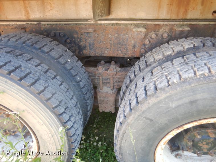 image for item GA9086 1981 Ford 8000  tank truck