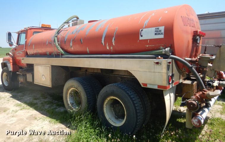 image for item GA9086 1981 Ford 8000  tank truck