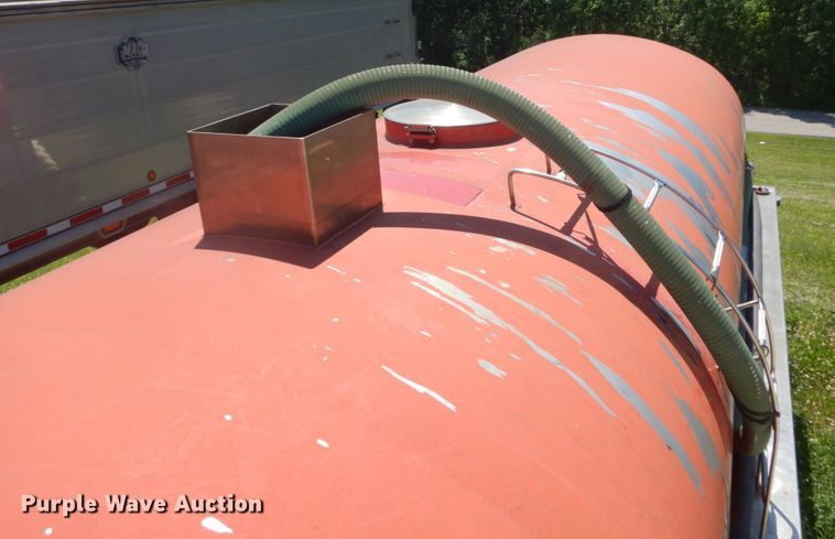 image for item GA9086 1981 Ford 8000  tank truck