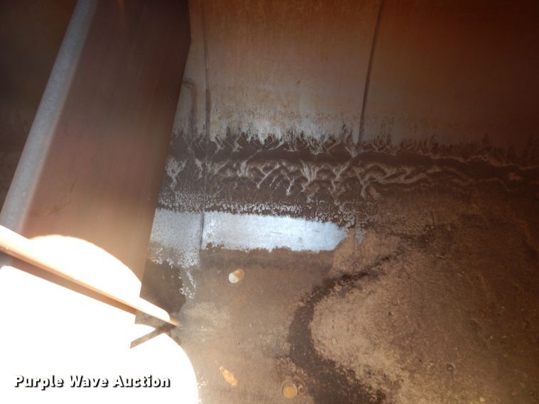 image for item GA9086 1981 Ford 8000  tank truck