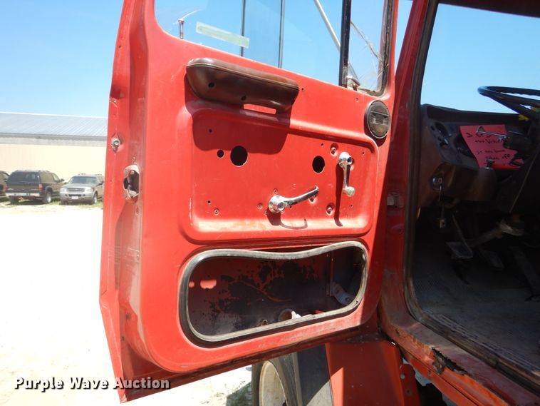 image for item GA9086 1981 Ford 8000  tank truck