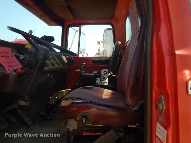 image for item GA9086 1981 Ford 8000  tank truck