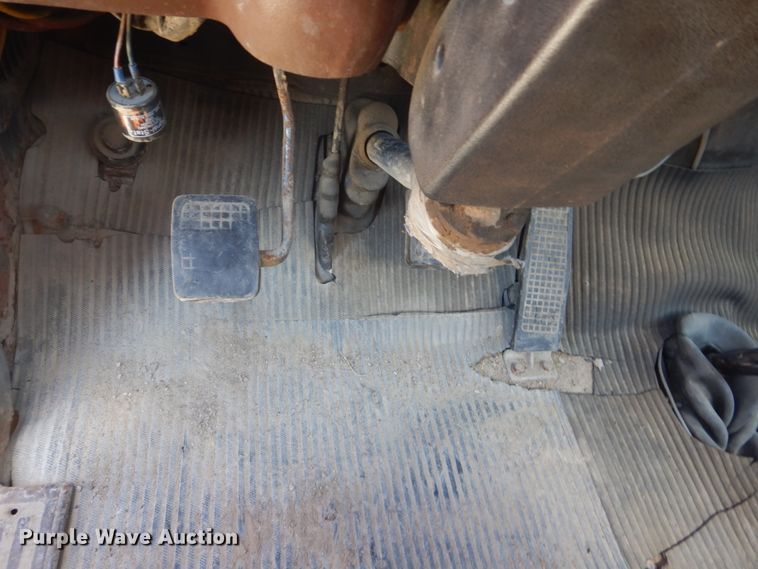 image for item GA9086 1981 Ford 8000  tank truck