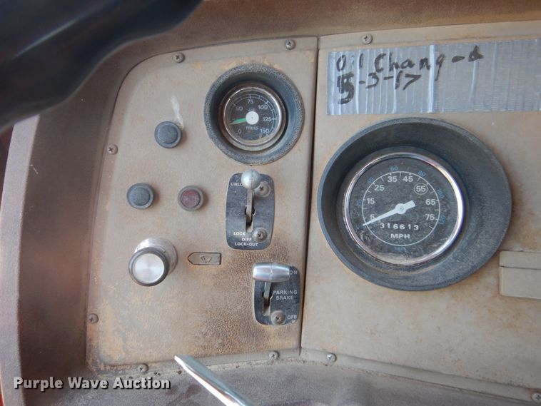 image for item GA9086 1981 Ford 8000  tank truck