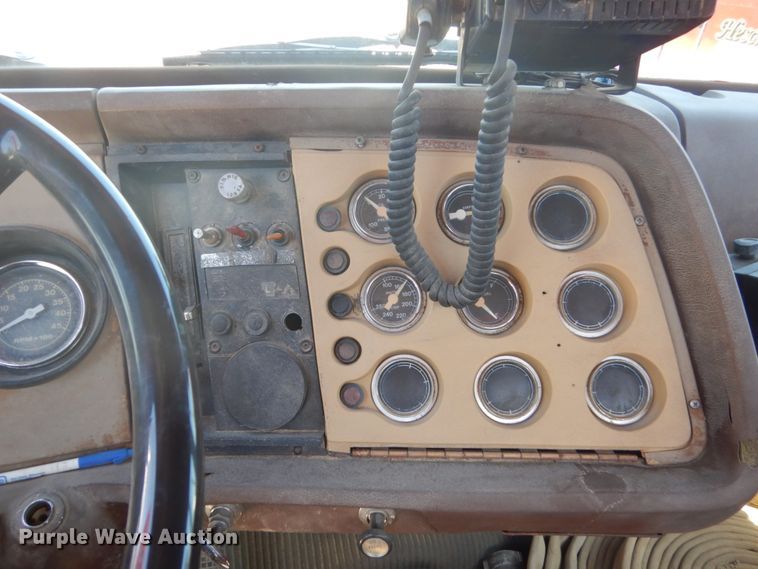 image for item GA9086 1981 Ford 8000  tank truck