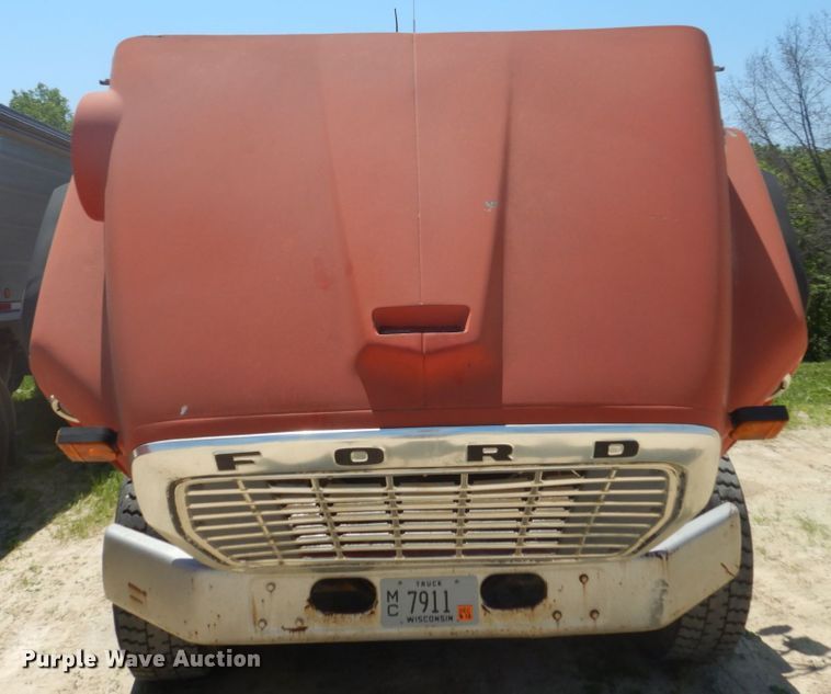 image for item GA9086 1981 Ford 8000  tank truck
