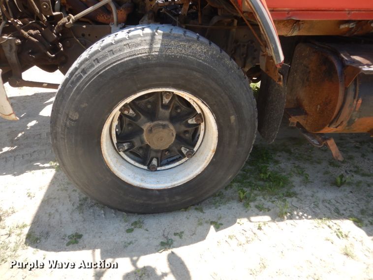 image for item GA9086 1981 Ford 8000  tank truck