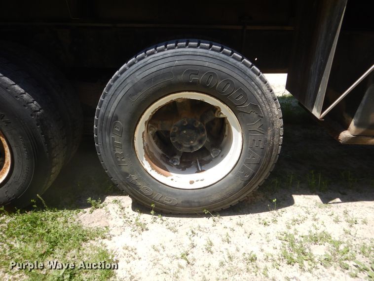 image for item GA9086 1981 Ford 8000  tank truck