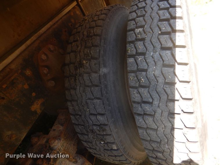 image for item GA9086 1981 Ford 8000  tank truck