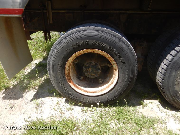 image for item GA9086 1981 Ford 8000  tank truck