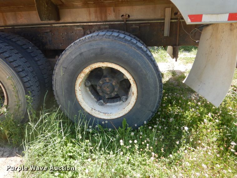 image for item GA9086 1981 Ford 8000  tank truck