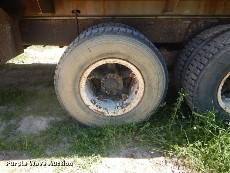 image for item GA9086 1981 Ford 8000  tank truck