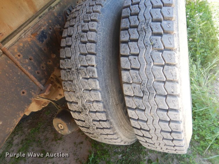 image for item GA9086 1981 Ford 8000  tank truck