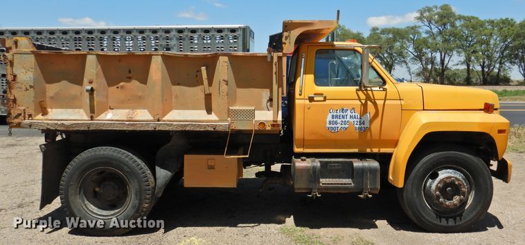image for item GN9935 1982 Ford F8000  dump truck