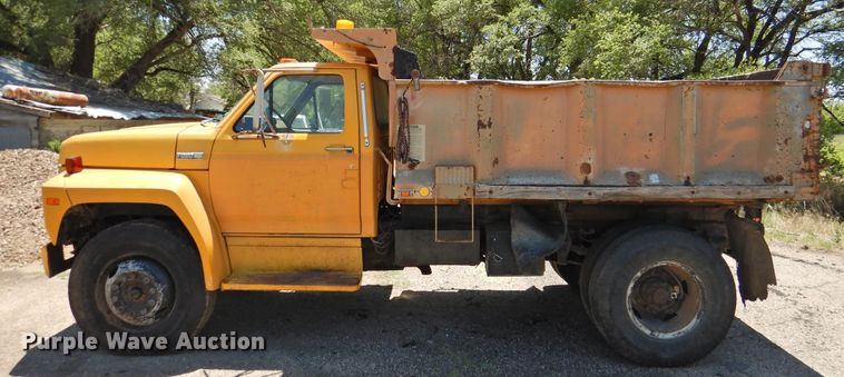 image for item GN9935 1982 Ford F8000  dump truck
