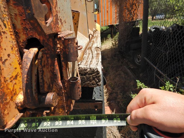 image for item GN9935 1982 Ford F8000  dump truck