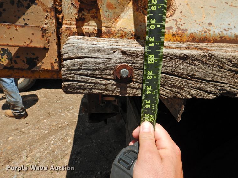 image for item GN9935 1982 Ford F8000  dump truck