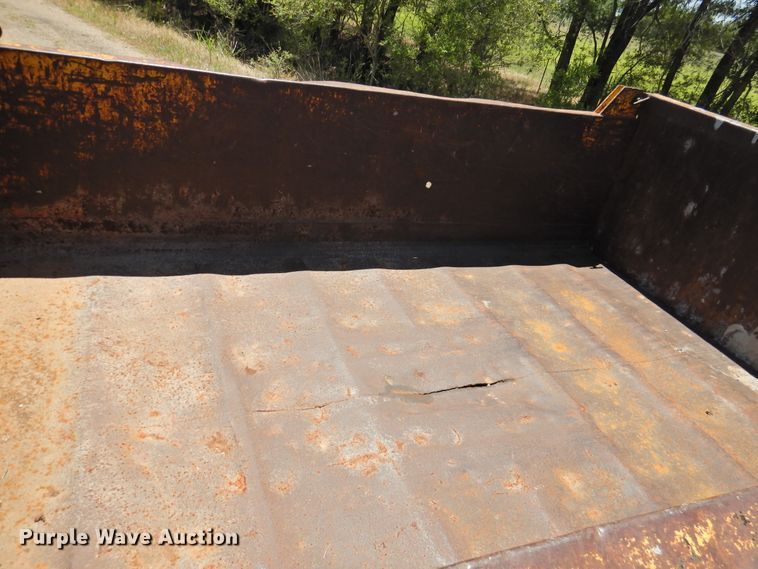 image for item GN9935 1982 Ford F8000  dump truck